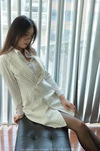 Modern Grace: IESS No.1638 Featuring the Radiant Xiao Jiu - image 25