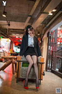 IESS Qiuqiu Elegant Red High Heels and Silk Stockings Collection - image 4