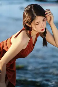 YiTuYu Vol.8522: Yi Ming's Captivating Beauty Under Golden Hour Sun - image 1