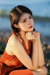 YiTuYu Vol.8522: Yi Ming's Captivating Beauty Under Golden Hour Sun - image 2
