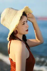 YiTuYu Vol.8522: Yi Ming's Captivating Beauty Under Golden Hour Sun - image 7