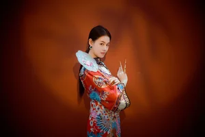 Timeless Elegance of Man Li by the Red Wall - YiTuYu Vol.8871 - image 12