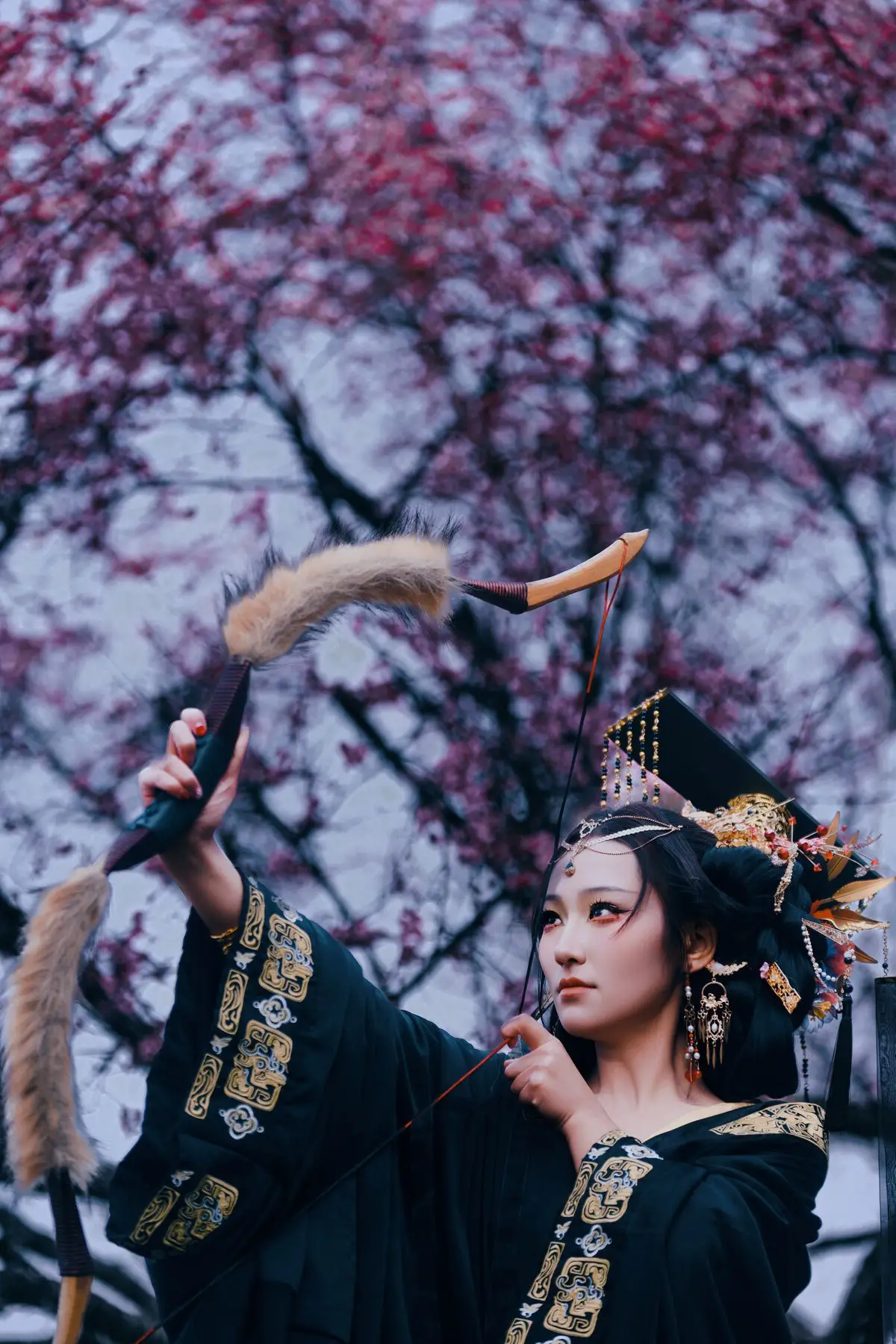 YiTuYu Vol.8704 Xiao Hong: Mysterious Traditional Beauty with Pipa by the Lake