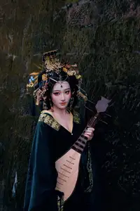YiTuYu Vol.8704 Xiao Hong: Mysterious Traditional Beauty with Pipa by the Lake - image 13