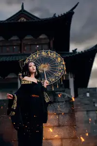 YiTuYu Vol.8704 Xiao Hong: Mysterious Traditional Beauty with Pipa by the Lake - image 11