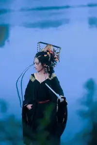 YiTuYu Vol.8704 Xiao Hong: Mysterious Traditional Beauty with Pipa by the Lake - image 1