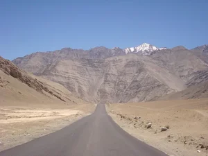 Discovering the Hidden Wonders of Kashmir: A Journey to Heaven on Earth - image 0