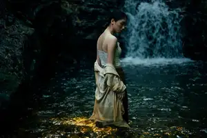 YiTuYu Vol.8530 Yi Ming: Ethereal Beauty, Mysterious Light on Water - image 8