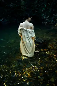 YiTuYu Vol.8530 Yi Ming: Ethereal Beauty, Mysterious Light on Water - image 5