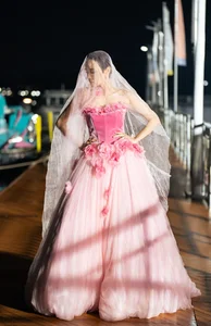 Model Thúy Hạnh and Her Stylish Daughters Make a Grand Appearance at a Major Fashion Runway Event - image 5