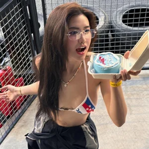 Quyen Qui Captivates Fans with Bold Style on the Reality Dating Show Paradise Island - image 0
