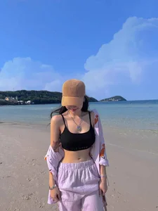 Quyen Qui Captivates Fans with Bold Style on the Reality Dating Show Paradise Island - image 3