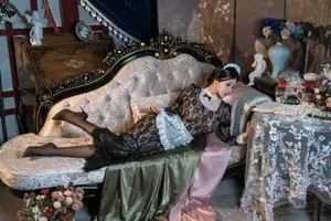 Coser Yunx1x1's Elegant Maid Cosplay in a Luxurious Setting: Shuncong Part01. - image 6