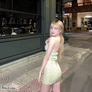 Thieu Bao Tram: The 9X Star's Most Captivating Bikini Moments and Fashion Evolution - image 13