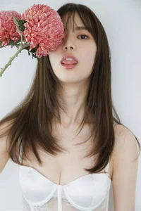 Stunning Riko Matsudaira Digital Photo Book: Elegant Japanese Fashion and Lifestyle Photography from Weekly Post Collection - image 1