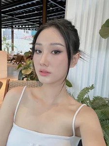 The Captivating Beauty and Unique Charm of the Nghe An Actress in 'Walking in the Radiant Sky' - image 2