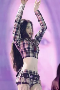 Shuhua’s 8-Year K-Pop Journey: Analyzing the Career and Growth of (G)I-DLE’s Visual Star - image 5
