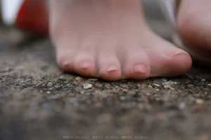 Urban Aesthetic Journey with Model Tuan Tuan in Passing Through Your World - image 8