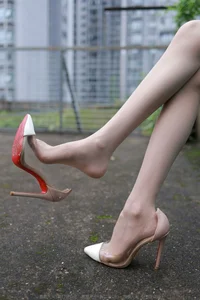 Urban Aesthetic Journey with Model Tuan Tuan in Passing Through Your World - image 63