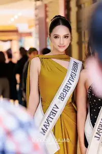 Miss Universe: Radiant Beauty of Honduras, Puerto Rico Delegates at Gala Night - image 6