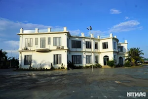 Stalled 370 Billion VND Luxury Villa and Restaurant Project at Loc Ha Beach - image 1