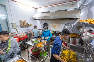 Hanoi's Famous Milk Fish Noodle Soup: Selling 1,000 Bowls Daily - image 9