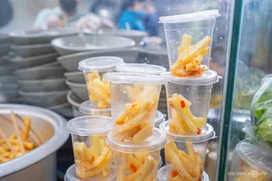 Hanoi's Famous Milk Fish Noodle Soup: Selling 1,000 Bowls Daily - image 1