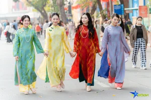 Charming Hanoi: Capturing the Soul of Lunar New Year in Traditional Ao Dai - image 2