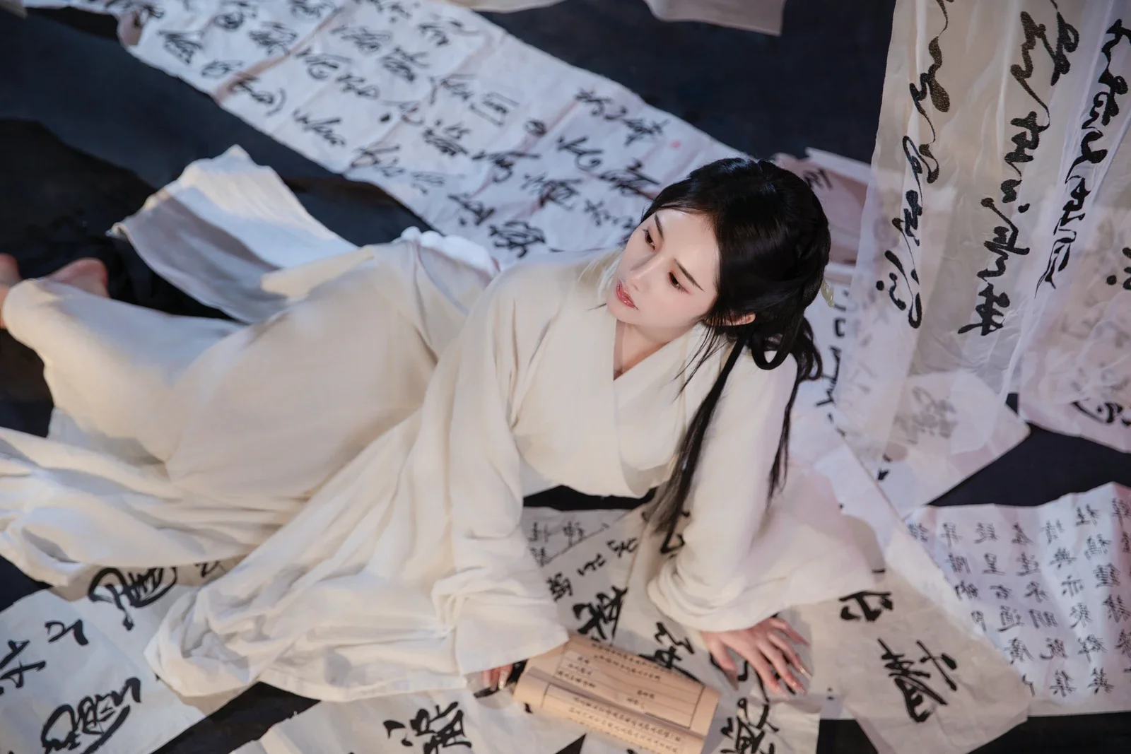 YITUYU Art Language 2024.06.18: LXY Redefines Modern Elegance with New Chinese Style