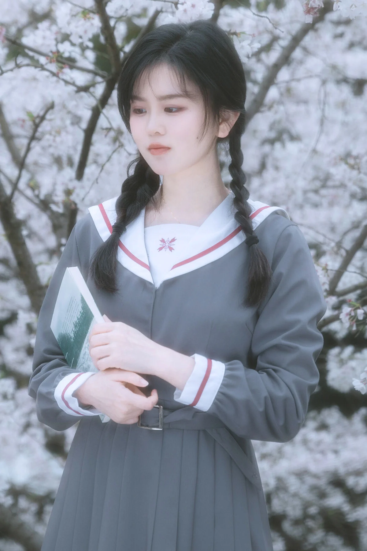 YiTuYu Art Language Vol.6717: Niu Nai Captivates in a New Artistic Photography Series