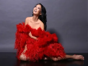 Timeless Elegance: Vietnamese Icon Kim Khanh Shines with Radiant Beauty at Age 60 - image 0