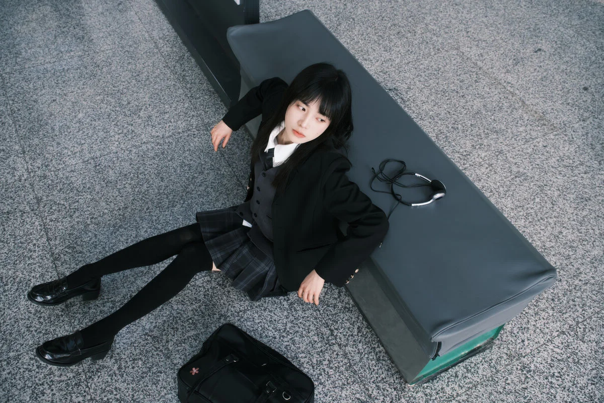Modern Muse: Xiao Song Ma Nai in YiTuYu Art Language Vol.6651 Collection