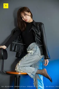 Manager Qiu in IESS Puhuiji Dan Si 006: Professional Style and Grace - image 15
