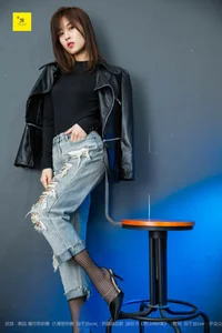 Manager Qiu in IESS Puhuiji Dan Si 006: Professional Style and Grace - image 16
