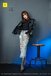 Manager Qiu in IESS Puhuiji Dan Si 006: Professional Style and Grace - image 2