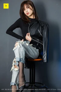 Manager Qiu in IESS Puhuiji Dan Si 006: Professional Style and Grace - image 25