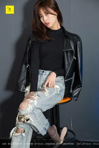 Manager Qiu in IESS Puhuiji Dan Si 006: Professional Style and Grace - image 31
