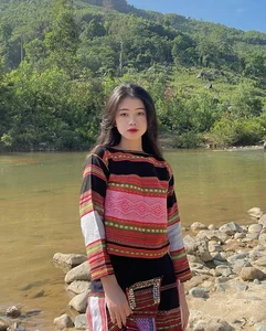 The Natural Beauty of the Viral Primary School Teacher from Dak Lak, Vietnam - image 0