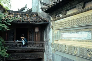 Artistic Visual Journey: YiTuYu Art Language Vol.10397 Featuring Er Yi Zhi - image 0