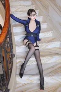 Na Na Zi's Alluring Police Officer Transformation - XiuRen - image 3