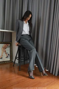 Sophisticated Fashion Showcase: IESS SXJ No.1684 Featuring Xiao Jin - image 16