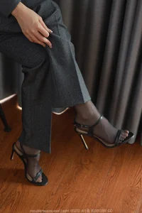 Sophisticated Fashion Showcase: IESS SXJ No.1684 Featuring Xiao Jin - image 71