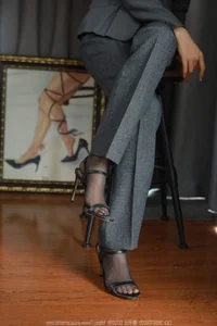 Sophisticated Fashion Showcase: IESS SXJ No.1684 Featuring Xiao Jin - image 2