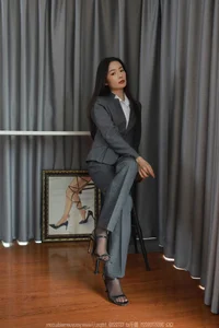 Sophisticated Fashion Showcase: IESS SXJ No.1684 Featuring Xiao Jin - image 30