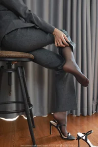 Sophisticated Fashion Showcase: IESS SXJ No.1684 Featuring Xiao Jin - image 79