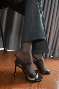 Sophisticated Fashion Showcase: IESS SXJ No.1684 Featuring Xiao Jin - image 63