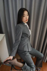 Sophisticated Fashion Showcase: IESS SXJ No.1684 Featuring Xiao Jin - image 21