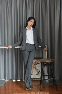 Sophisticated Fashion Showcase: IESS SXJ No.1684 Featuring Xiao Jin - image 6