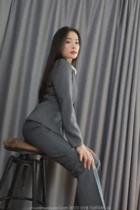 Sophisticated Fashion Showcase: IESS SXJ No.1684 Featuring Xiao Jin - image 37