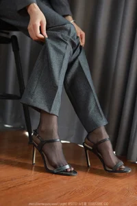 Sophisticated Fashion Showcase: IESS SXJ No.1684 Featuring Xiao Jin - image 45